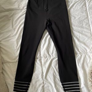 Rare Lorna Jane Zipped front legging 7/8 small